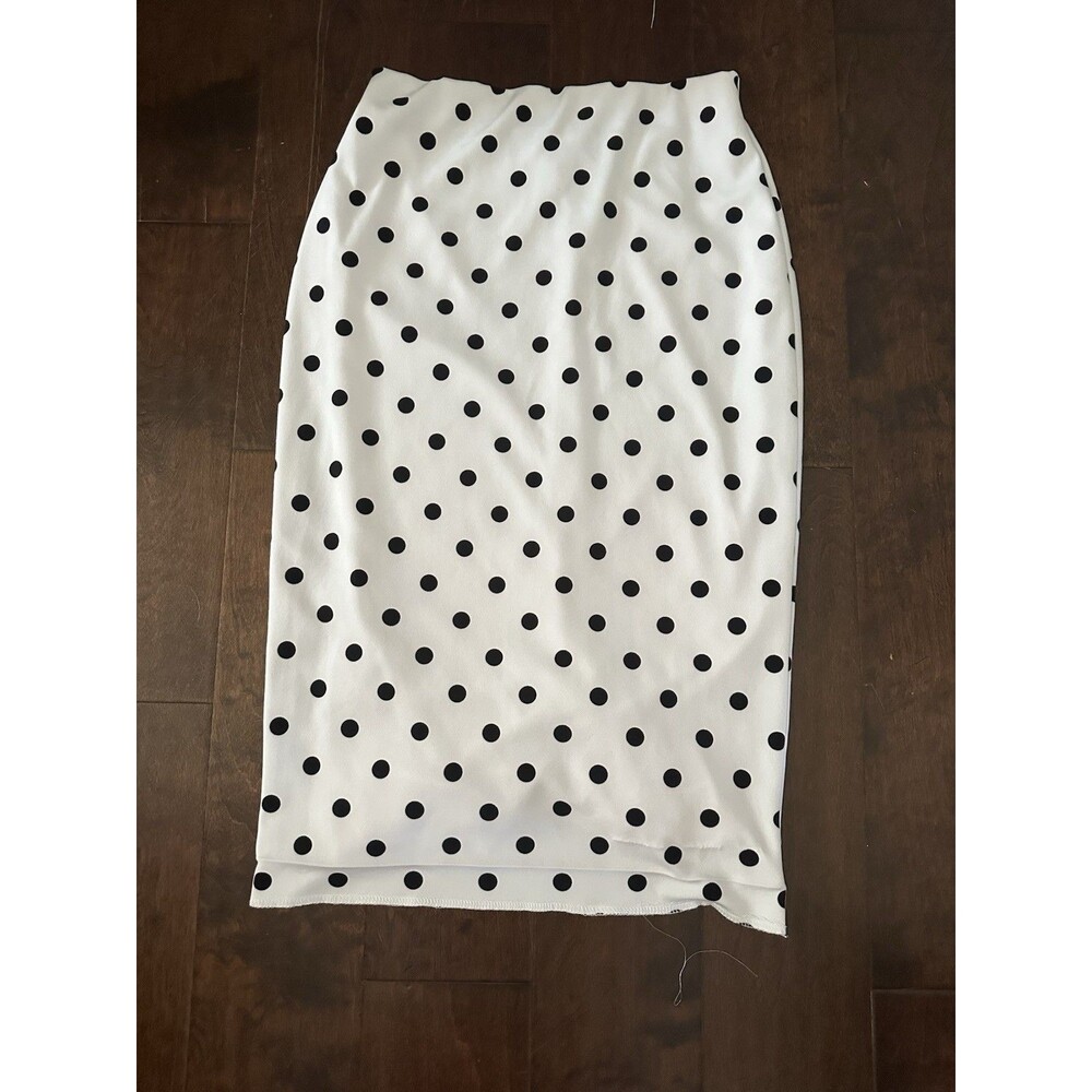 Joseph Ribkoff White with Black Polka Dot Midi Skirt In A Size 4. Good Condition